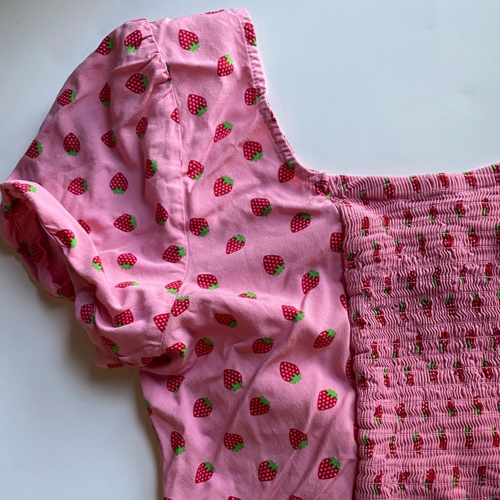 Hot Topic Barbie Pink Strawberry Crop Top (XS)